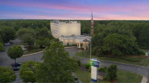 Отель Holiday Inn Express Stony Brook-Long Island, an IHG Hotel  Сентерич